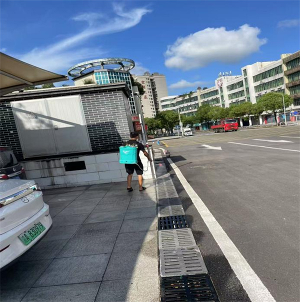 万州火车站全面消杀行动：筑牢出行安全防线